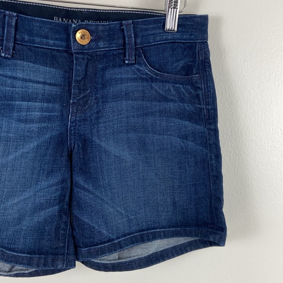 ✨3/$25✨ Banana Republic Dark Wash Jean Shorts - 25R - Picture 3 of 7